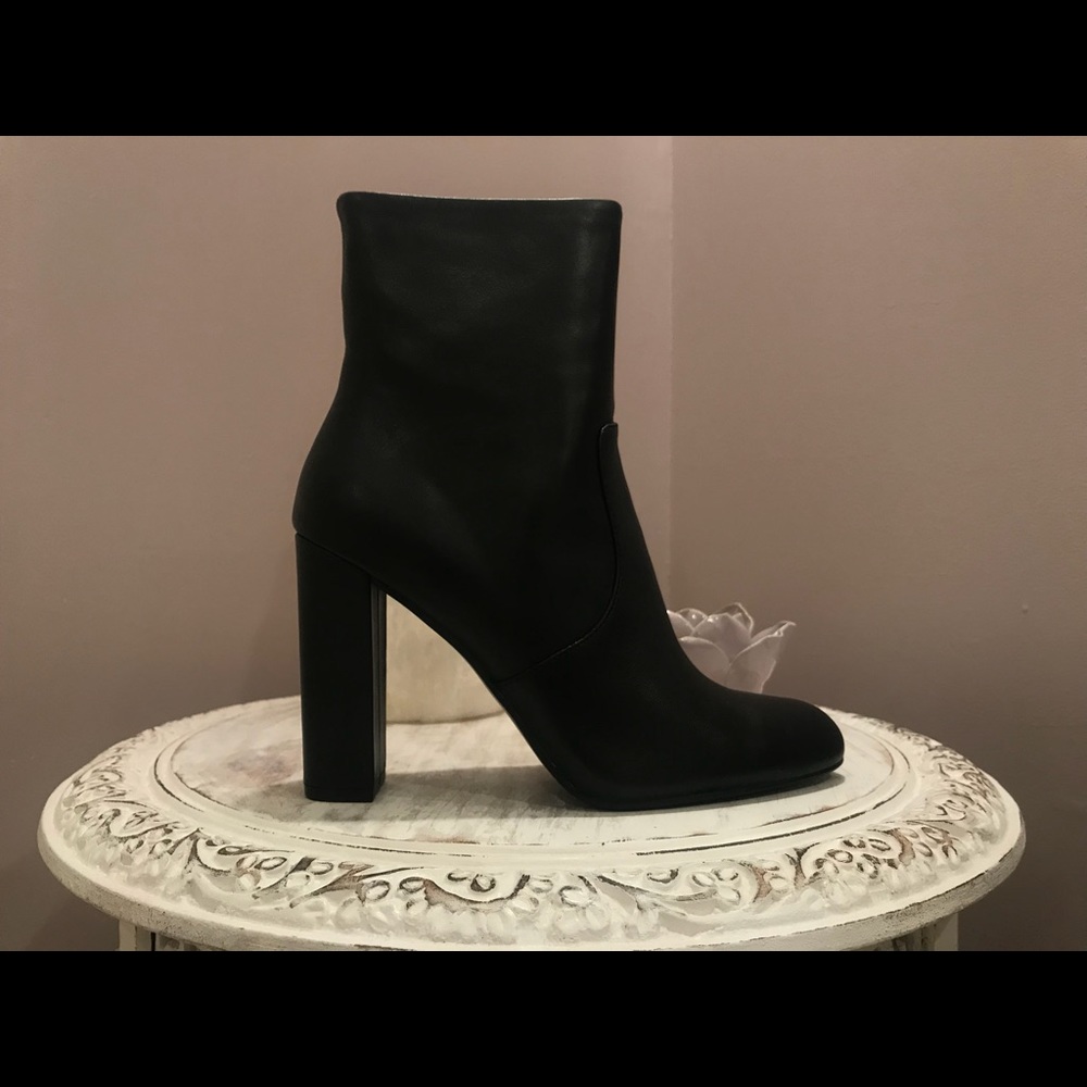 NEW STEVE MADDEN SIZE 8 “Editor” Black Booties